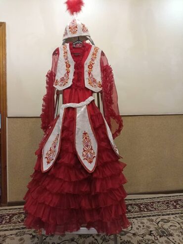 концерт in Кыргызстан | ГИТАРЫ: Платье S, цвет - Белый, Красный