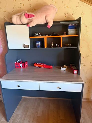 qatlama masası: Uşaq/yeniyetmə otağı üçün modul mebel dəsti Tərkib: - Geniş geyim — 2
