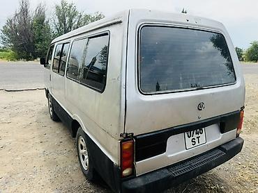 Аренда пассажирского буса: Пассажирский микроавтобус (серебристый), длинная база, задняя — 2