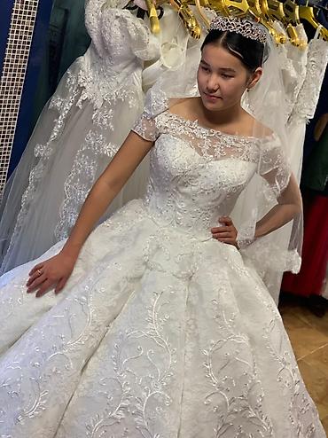 Свадебные платья: Свадебное платье, La Sposa, Винтажный стиль, Закрытое, Открытая спина, Гипюр, Пышное, Китай, Кружево, Б/у at lalafo.kg — 25 Свадебные платья: Свадебное платье, La Sposa, Винтажный стиль, Закрытое, Открытая спина, Гипюр, Пышное, Китай, Кружево, Б/у — 25