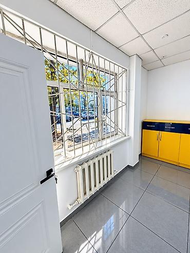 аренда торгово офисного помещения: Сдаю Офисный кабинет: 23 м², С ремонтом, С отдельным входом — 3