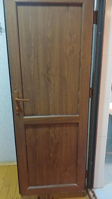 Plastik hamam qapısı.Masazırda yerləşir,ev remonta gedir deyə