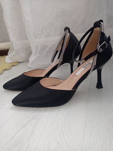 адидас обувь: Туфли Zara, 39, цвет - Черный