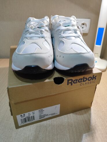 спортивные костюмы для женщин: Эркектердин кроссовкасы, 42.5, Reebok, Жаңы, түсү - Ак, Акылуу жеткирүү