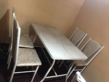 айнектер бу: Ашкана үстөлү жана отургуч, түсү - Ак