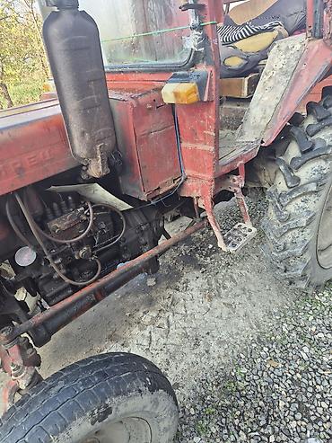 muhərrik yastığı: Vladimirəs MTZ tipli kiçik traktor - Dizel mühərrik, yan əvəldə — 1