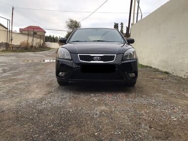 Kia: Kia Rio: 1.4 l | 2010 il Hetçbek