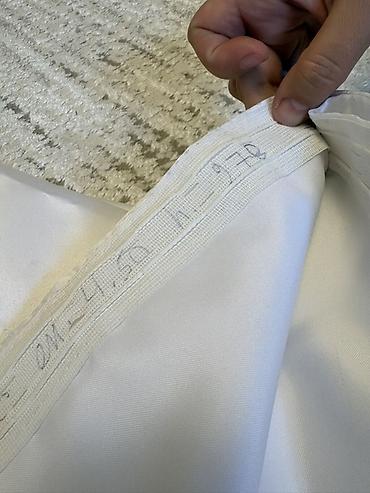 hazir perde: Başı hazır tikilmiş eni 4.50 uzunu 2.70 qalın atlas günlük tezedir — 2