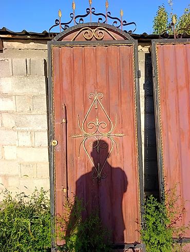 ищу ковры: Продаются б/у кованные металлические ворота с калиткой ширина ворот — 5