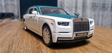 Igračke: Nov metalni model automobila Rols Rojs Fantom. Pale mu se prednja i — 13