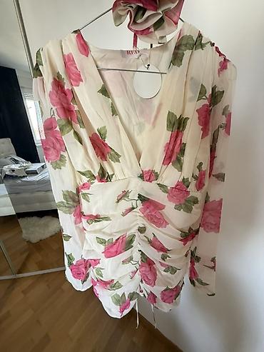 golden rose: Ženska mini haljina s ružama + detalj za vrat/kosu - Kroj: mini — 3