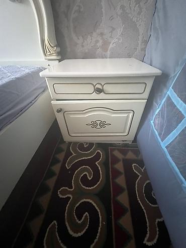 office table: Двуспальная кровать с изголовьем в классическом стиле + прикроватные — 3