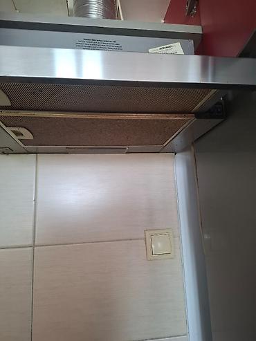 salon: Komplet kuhinja sa policom od poda do plafona i aspiratorom. - Ugaona — 10