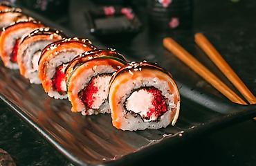 Готовые блюда, кулинария: Сеты суши и роллов - Ассорти роллов: классические, запечённые и с — 27