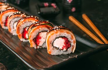 Готовые блюда, кулинария: Сеты роллов и суши - Тёплые роллы в хрустящей панировке: крупные — 15