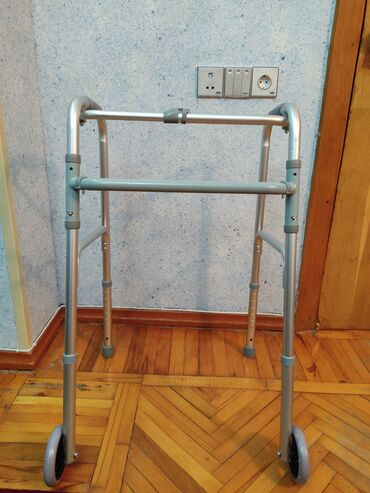 Qamət korrektorları: Təkərli gəzinti çərçivəsi (walker) - Material: yüngül, möhkəm
