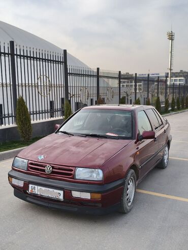 Volkswagen: Volkswagen Vento: 1995 г., 1.8 л, Механика, Газ, Седан