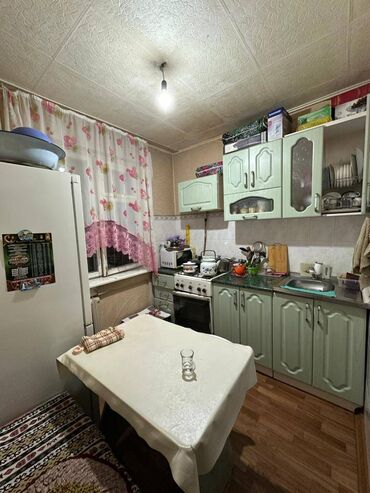 продам 3 х ком кв в мкр: 1 комната, 32 м², 104 серия, 3 этаж, Косметический ремонт