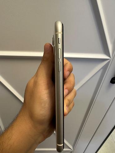 iphone sr: IPhone 11 — 2