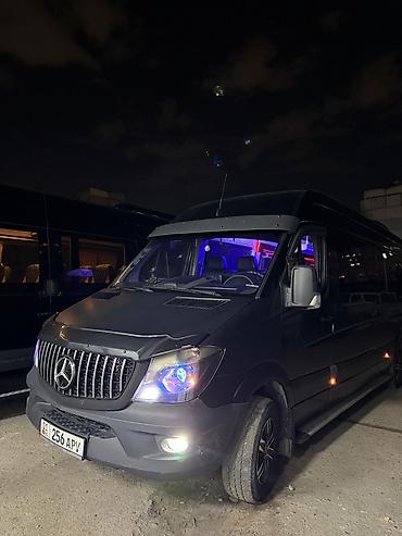 Аренда пассажирского буса: Mercedes-Benz Sprinter — комфортабельный микроавтобус/минивэн в черном — 12