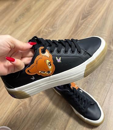 hamam xalatlari: Bershka “Bambi” temalı qadın/yeniyetmə krossovkası - Rəng: qara üst — 1