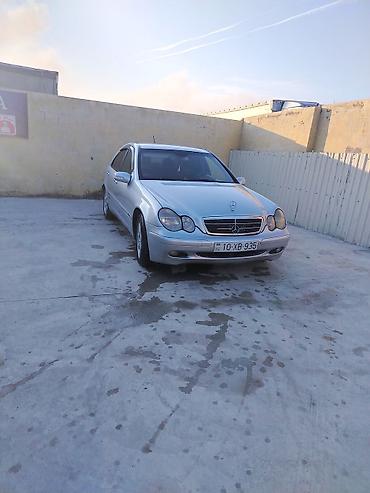 mercedes cl220: Mercedes-Benz E 220: 2.2 l | 2001 il Sedan — 1