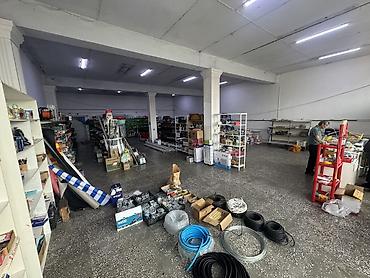 Аренда магазинов: Сдается помещение в аренду 250 кв.метров +2 склада. Находится по — 3