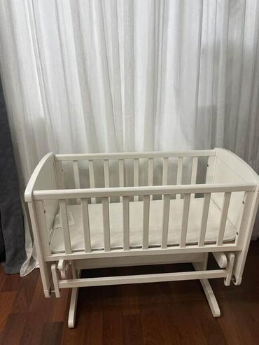 Divan və kreslo dəstləri: Oğlan və qız üçün, İşlənmiş, Dördbucaq, Beşik, Matras ilə, Yellənmə mexanizm ilə