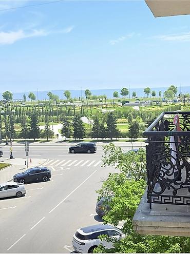 Mənzillər: Bakı, Ağ şəhər, 3 otaqlı, Köhnə tikili, m. Xətai, 60 kv. m — 1