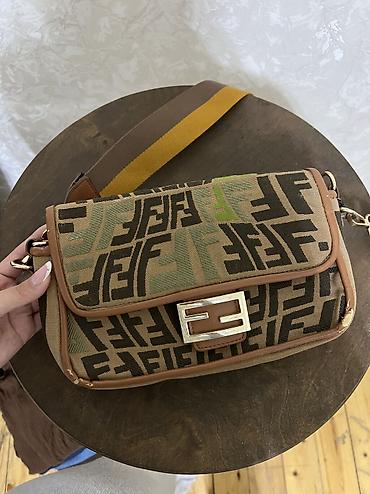 Orginal Fendi çanta🏷️ 
Əla veziyyetde, az işlənmiş.
Qadın çantası