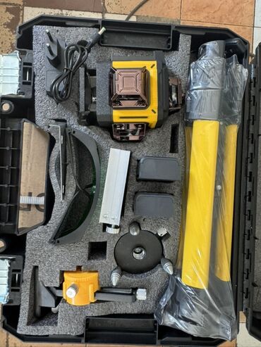 измерительные инструменты: Лазерный уровень Dewalt с зеленым лучом, поставляется в комплекте с