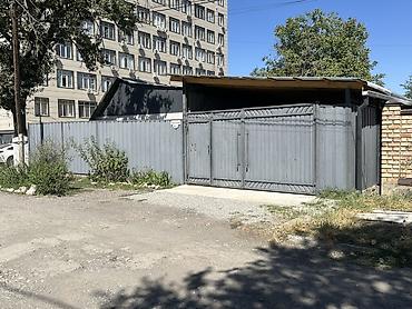 гараж продаю: Продажа отдельного дома с закрытым двором и навесом - Кирпичный — 1