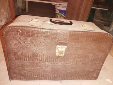 qaşıq dəst: Vintage elektrik tikiş maşını – daşımalı çamadan dəsti - Korpus