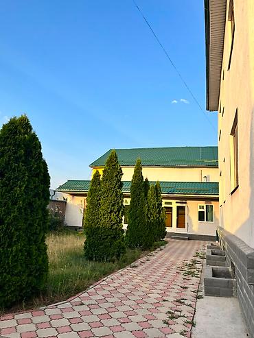 Дома: Продается большой двухэтажный дом в ж/м Алтын-Ордо. • Площадь дома — — 2