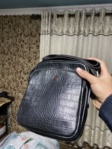 купить пластиковый чемодан на колесах: Барсетка, Butun, Материал: Натуральная кожа, Застежка на молнии, Б/у