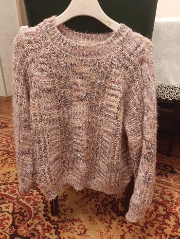 Dəstlər, kostyumlar: Qadın geyimləri dəsti istənilən 3u 5 manat 1) Açıq bej rəngli uzun — 3