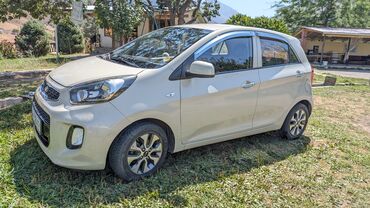 маленькая машина: Продаю Kia Morning бежевого цвет, 2017год. объем 1.0 бензин. Машина в