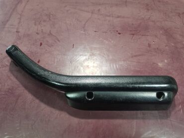 Auto delovi: Ručke desnih vrata Lada 21213,21214 Niva . Plasticna. originalna — 2