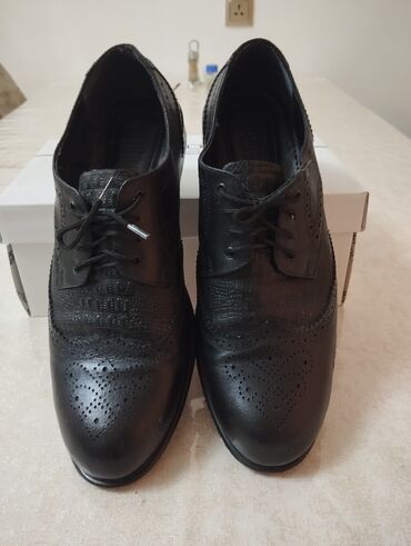 Ayaqqabılar: Kişi klassik ayaqqabısı – broq üslubunda - Rəng: qara - Ölçü: 43 — 2