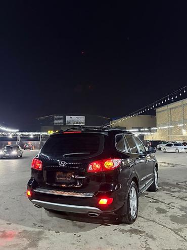 099 fara: Hyundai Santa Fe, qara rəng, benzinli SUV. Texniki və dizayn — 5