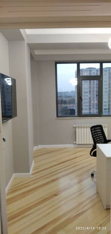 Ofislər: Nərimanov metrosuna yaxın xarici dillerer universitetinə 17 mərtəbəli — 5