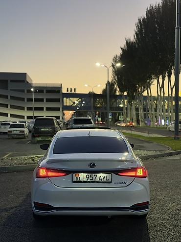 952 2: Lexus ES: 2022 г., 2.5 л, Вариатор, Гибрид, Седан — 5