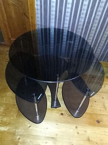 Şüşə üstlü dizayn masası - Dairəvi üst səth: tünd rəngli bərk şüşə - lalafo.az -da Şüşə üstlü dizayn masası - Dairəvi üst səth: tünd rəngli bərk şüşə -