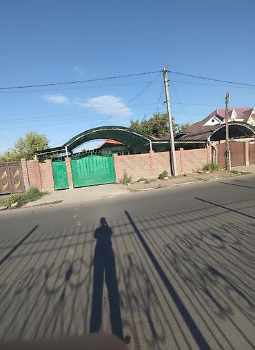 Продажа коттеджей и домов: Срочно продам дом 🏠, район Кызыл Аскер, в доме 7 комнат, 2 — 1