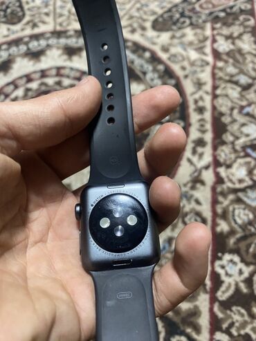 петличка микрафон: Смарт-часы Apple Watch в корпусе серого цвета с черным ремешком