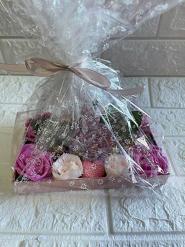 Kompleti namirnica: Poklon setovi u dekorativnim kutijama Elegantno aranžirani poklon — 11