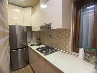 Uzunmüddətli kirayə mənzillər: Nərimanov rayonu, Montin qəsəbəsində, köhnə tikili, 9 mərtəbəli -da lalafo.az — 8 Uzunmüddətli kirayə mənzillər: Nərimanov rayonu, Montin qəsəbəsində, köhnə tikili, 9 mərtəbəli — 8