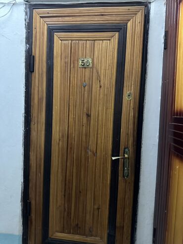 двери входной: Входная дверь, Металл, Левостороний механизм, цвет - Бежевый, Б/у, 2000 * 80, Самовывоз