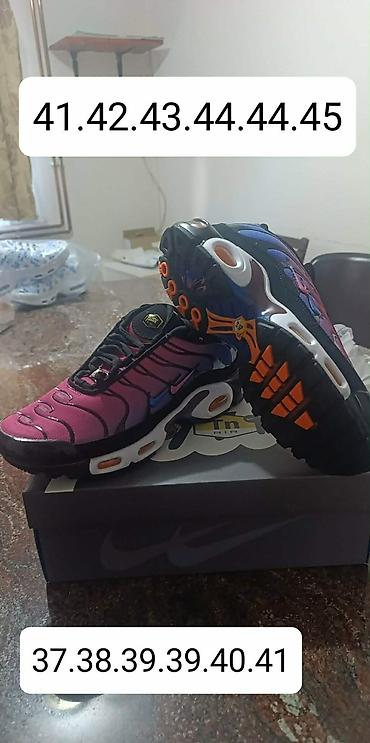 Patike: A klasa TN i Nike 95
Brojevi na slikama 
4500 din — 17
