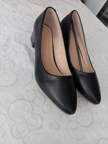 обувь адидас: Туфли 36, цвет - Черный